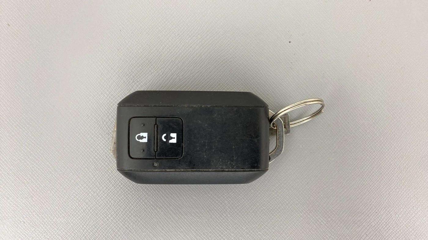 2019 Maruti Baleno ZETA PETROL 1.2, Petrol, Manual, 64,755 km, Key Close Up