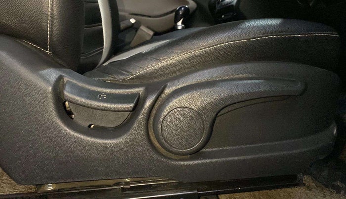 2019 Hyundai Elite i20 ASTA 1.2 (O), Petrol, Manual, 43,906 km, Driver Side Adjustment Panel