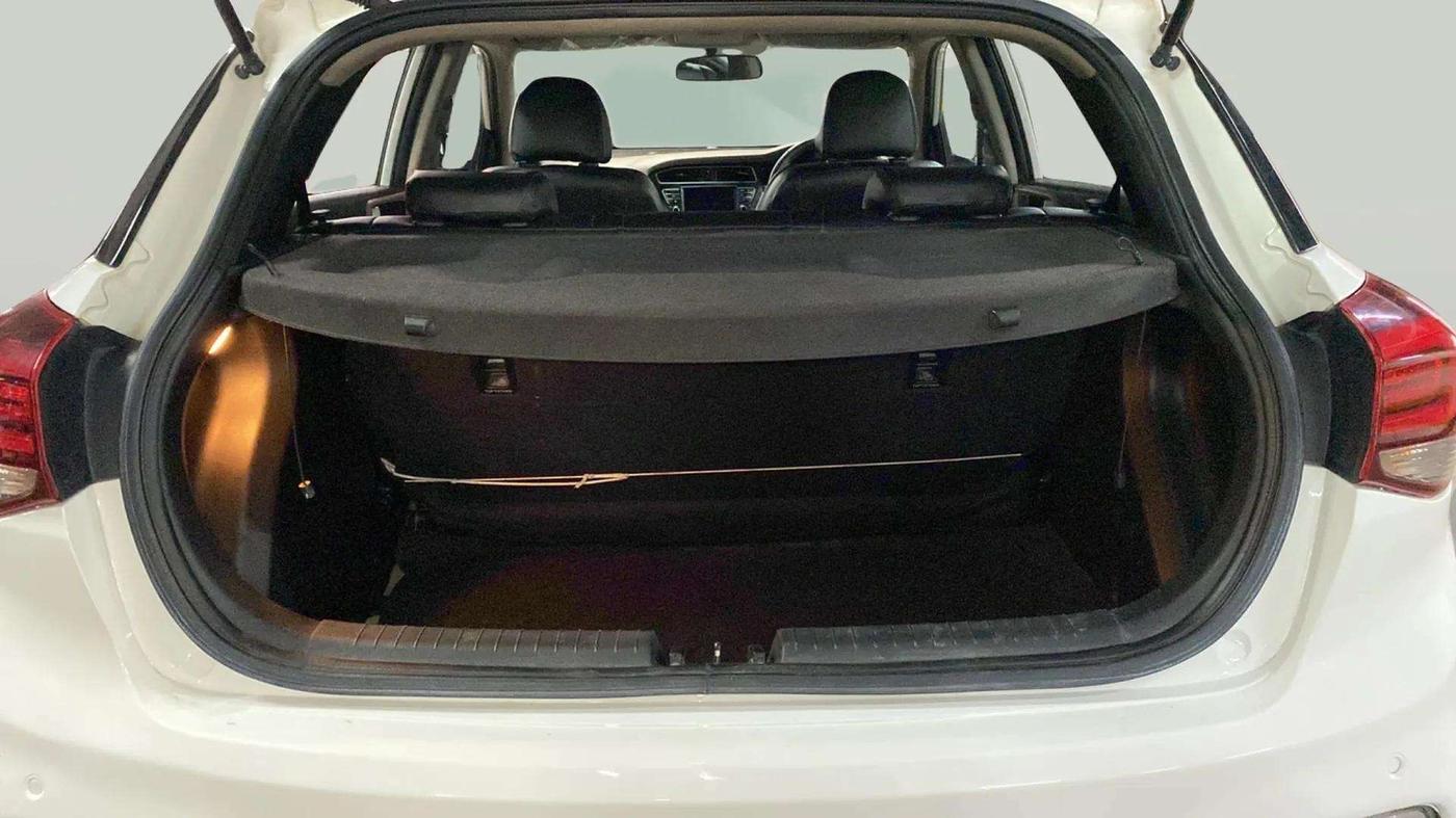 2019 Hyundai Elite i20 ASTA 1.2 (O), Petrol, Manual, 43,906 km, Boot Inside