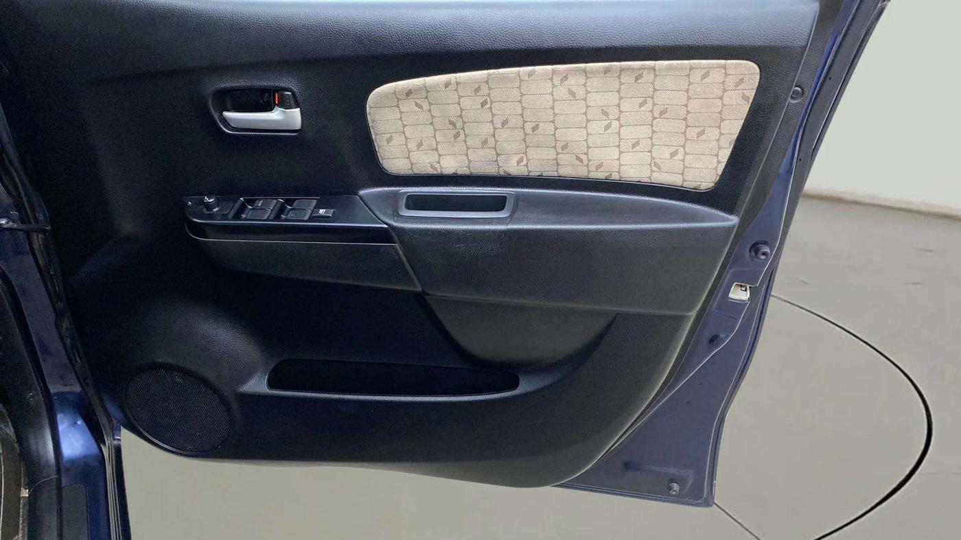 2018 Maruti Wagon R 1.0 VXI AMT, Petrol, Automatic, 39,146 km, Driver Side Door Panels Control