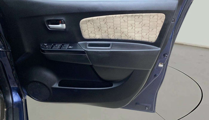 2018 Maruti Wagon R 1.0 VXI AMT, Petrol, Automatic, 39,146 km, Driver Side Door Panels Control