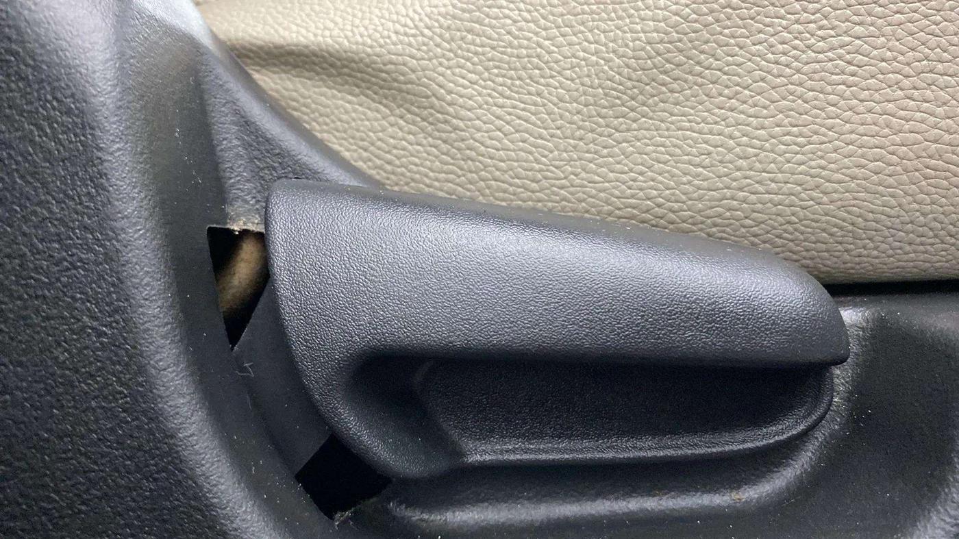 2018 Maruti Wagon R 1.0 VXI AMT, Petrol, Automatic, 39,146 km, Driver Side Adjustment Panel