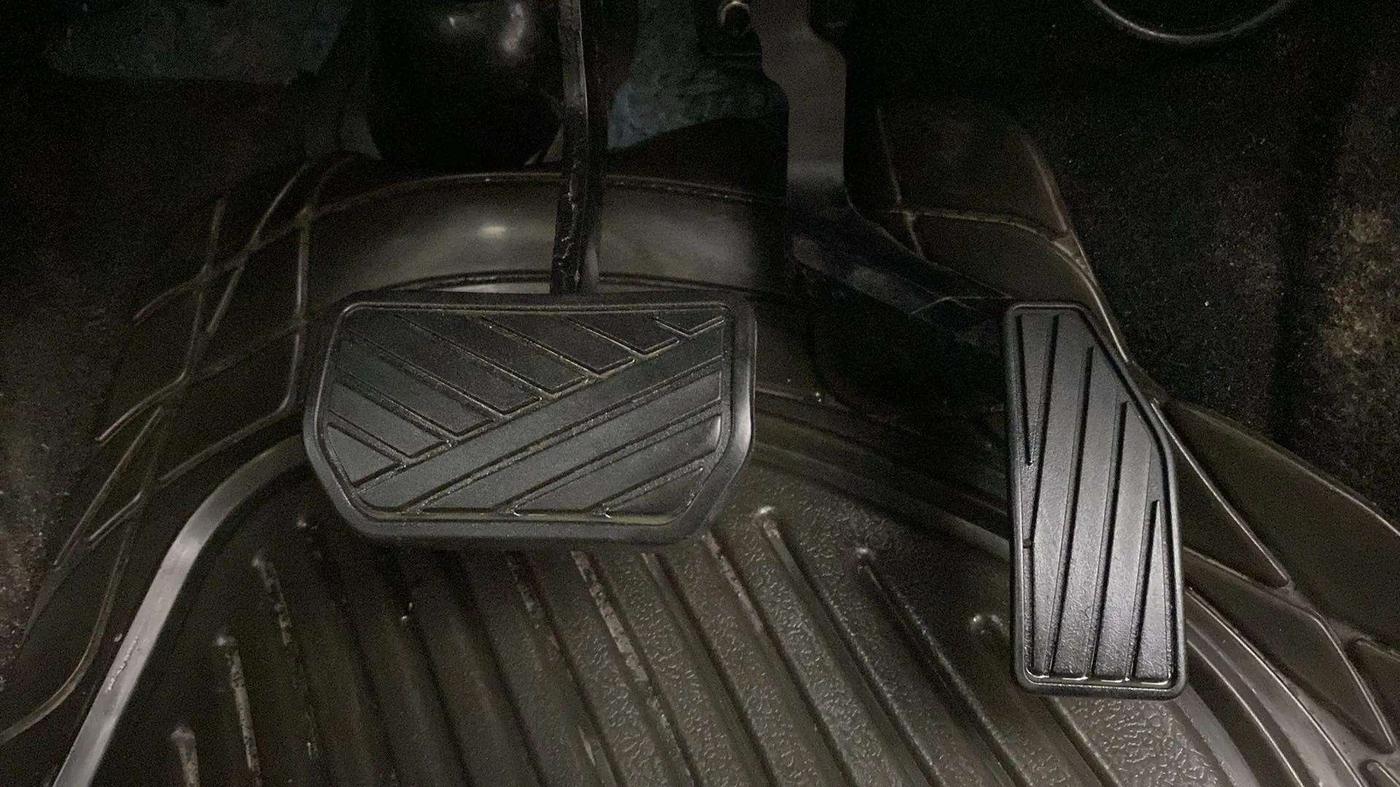 2018 Maruti Wagon R 1.0 VXI AMT, Petrol, Automatic, 39,146 km, Pedals