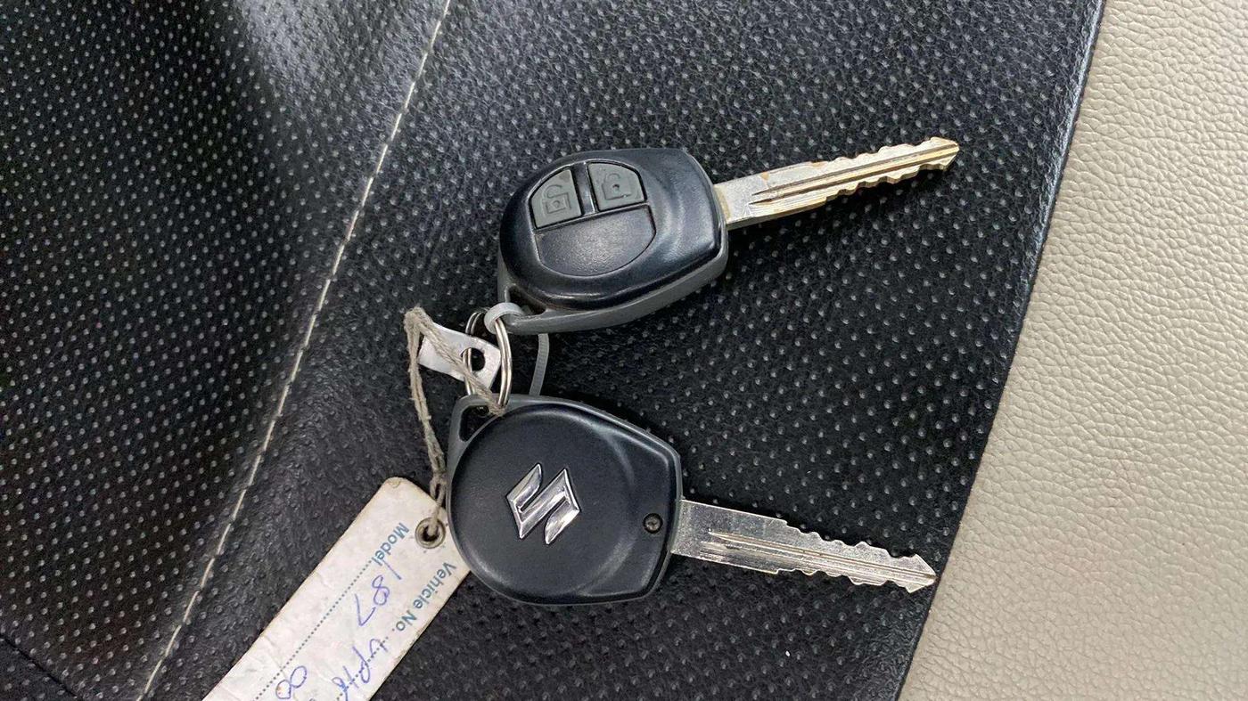 2018 Maruti Wagon R 1.0 VXI AMT, Petrol, Automatic, 39,146 km, Key Close Up