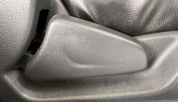 2016 Renault Kwid RXL, Petrol, Manual, 33,817 km, Driver Side Adjustment Panel