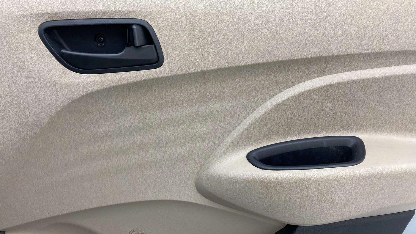 2020 Hyundai NEW SANTRO MAGNA 1.1 CORPORATE EDITION, Petrol, Manual, 31,573 km, Driver Side Door Panels Control