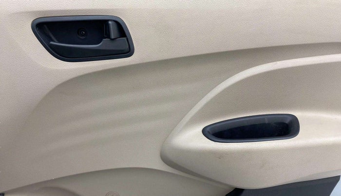 2020 Hyundai NEW SANTRO MAGNA 1.1 CORPORATE EDITION, Petrol, Manual, 31,573 km, Driver Side Door Panels Control