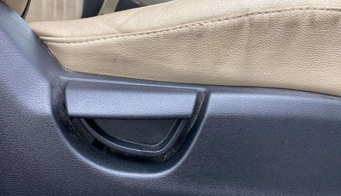2020 Hyundai NEW SANTRO MAGNA 1.1 CORPORATE EDITION, Petrol, Manual, 31,573 km, Driver Side Adjustment Panel