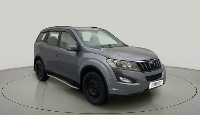 2017 Mahindra XUV500 W6, Diesel, Manual, 90,991 km, Right Front Diagonal