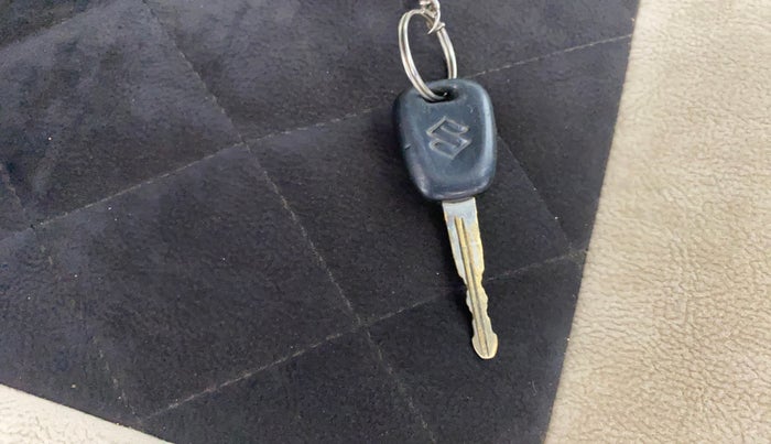 2018 Maruti Celerio VXI CNG, CNG, Manual, 1,02,983 km, Key Close Up