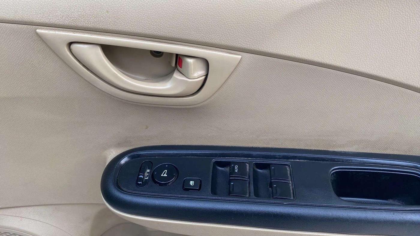 2017 Honda Amaze 1.2L I-VTEC S, Petrol, Manual, 20,242 km, Driver Side Door Panels Control