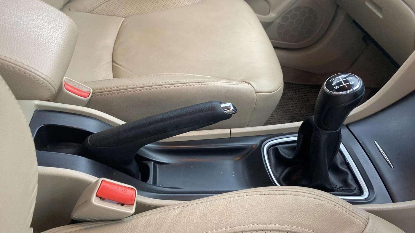 2018 Maruti Ciaz ALPHA 1.5 SHVS PETROL, Petrol, Manual, 22,154 km, Gear Lever