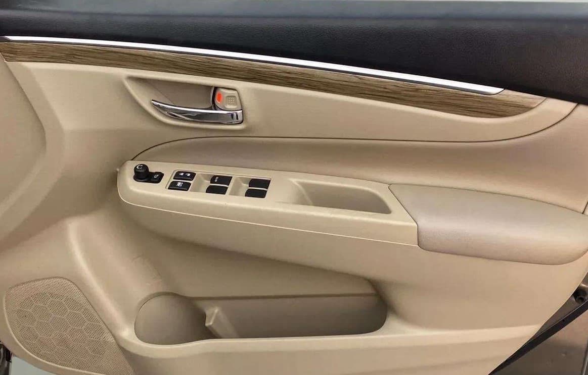 2018 Maruti Ciaz ALPHA 1.5 SHVS PETROL, Petrol, Manual, 22,154 km, Driver Side Door Panels Control