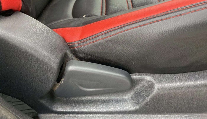2016 Renault Kwid RXT 1.0, Petrol, Manual, 96,156 km, Driver Side Adjustment Panel