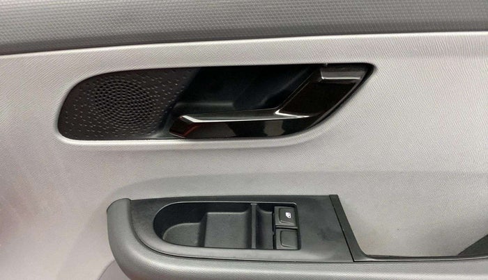 2021 Tata ALTROZ XE PETROL, Petrol, Manual, 25,090 km, Driver Side Door Panels Control