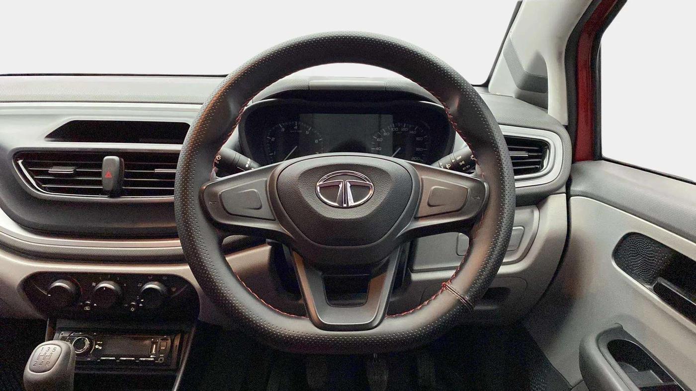 2021 Tata ALTROZ XE PETROL, Petrol, Manual, 25,090 km, Steering Wheel Close Up