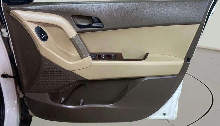 2017 Hyundai Creta E PLUS 1.6 PETROL, Petrol, Manual, 1,02,078 km, Driver Side Door Panels Control