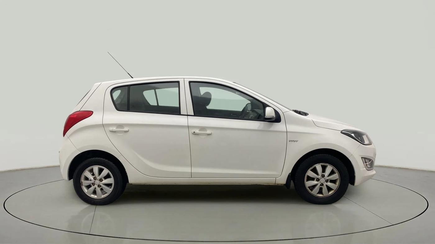 2014 Hyundai i20 SPORTZ 1.2, Petrol, Manual, 40,171 km, Right Side View