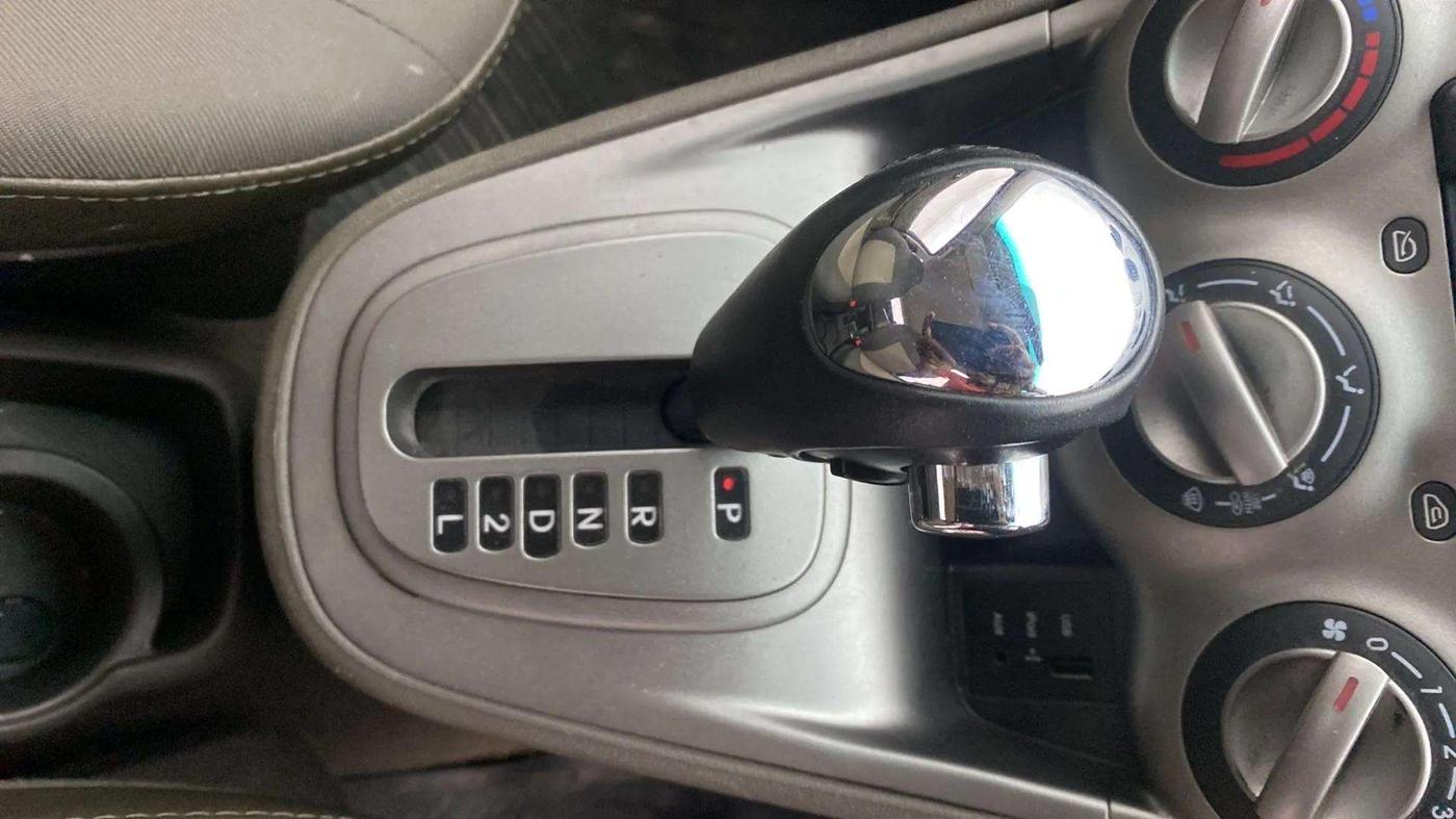 2013 Hyundai i10 SPORTZ 1.2 AT, Petrol, Automatic, 70,354 km, Gear Lever
