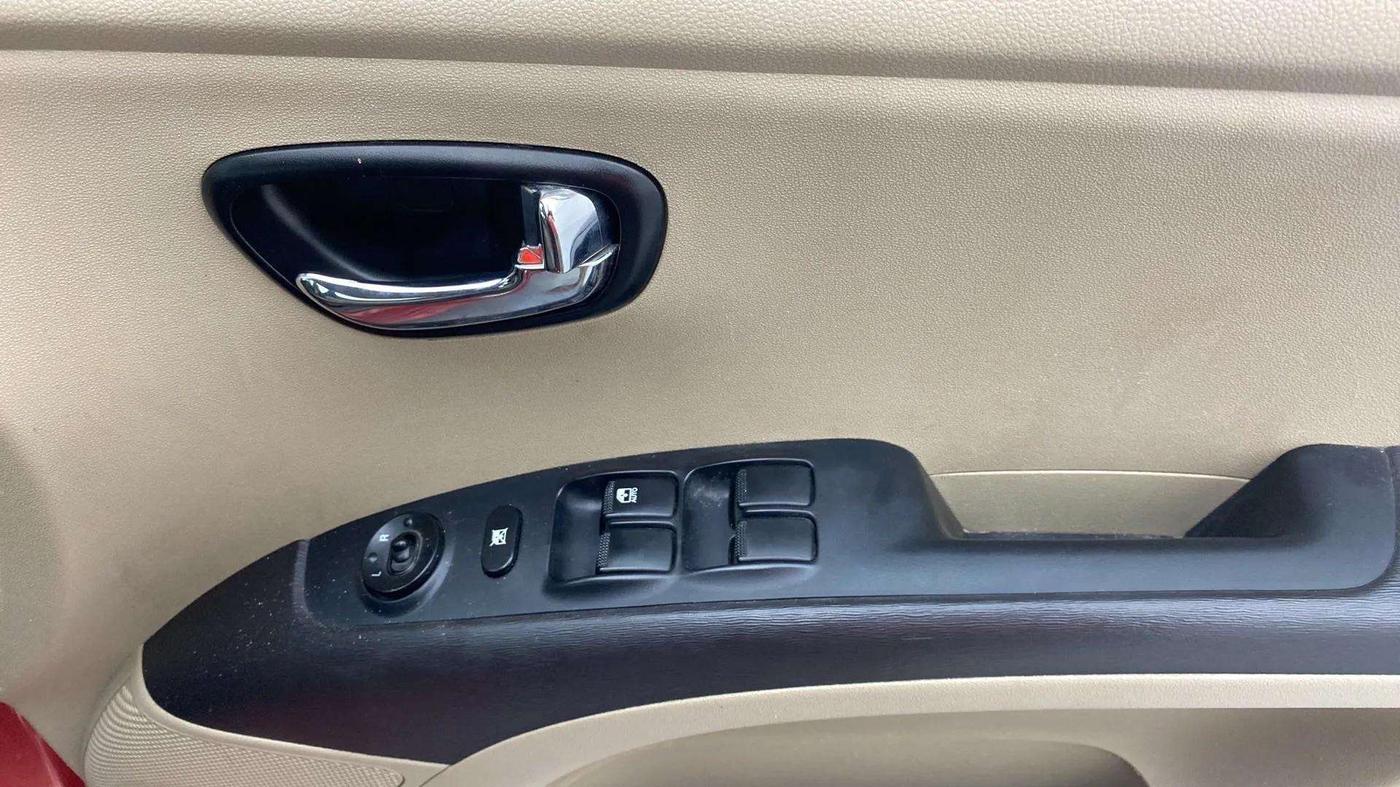 2013 Hyundai i10 SPORTZ 1.2 AT, Petrol, Automatic, 70,354 km, Driver Side Door Panels Control