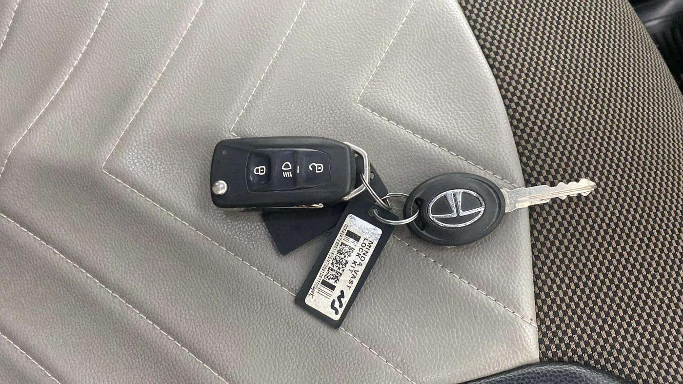 2017 Tata Tiago XZ PETROL, Petrol, Manual, 40,752 km, Key Close Up