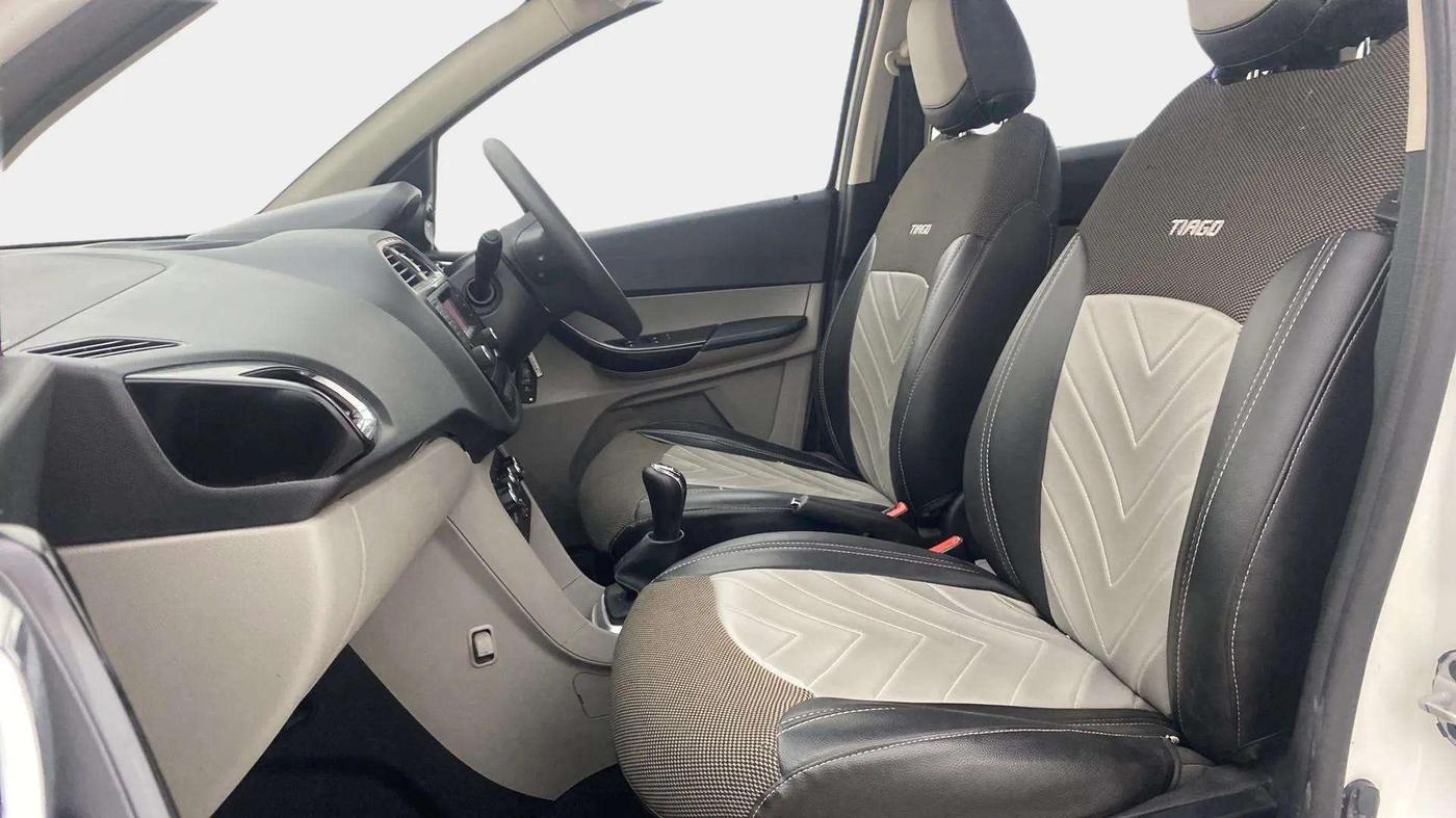 2017 Tata Tiago XZ PETROL, Petrol, Manual, 40,752 km, Right Side Front Door Cabin