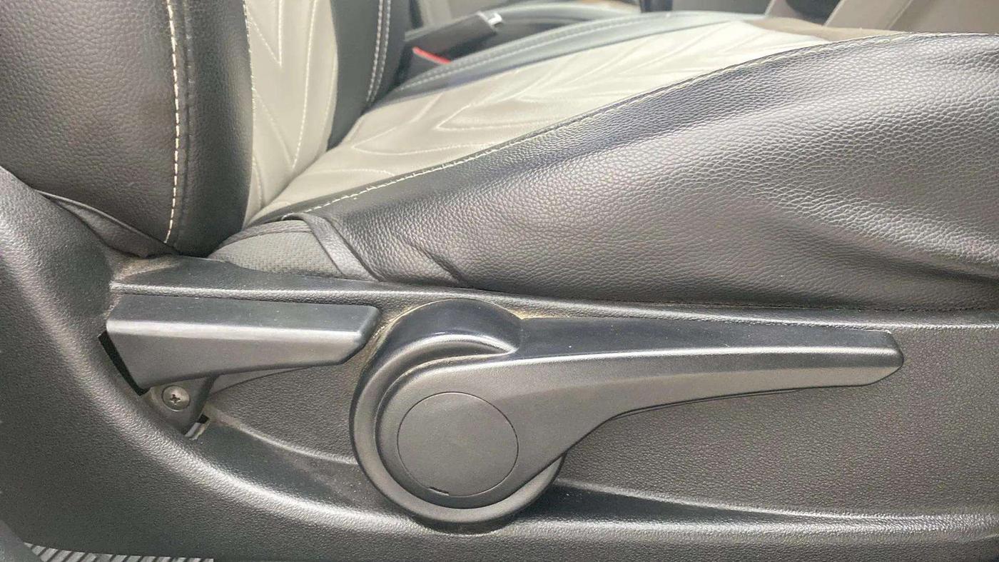 2017 Tata Tiago XZ PETROL, Petrol, Manual, 40,752 km, Driver Side Adjustment Panel