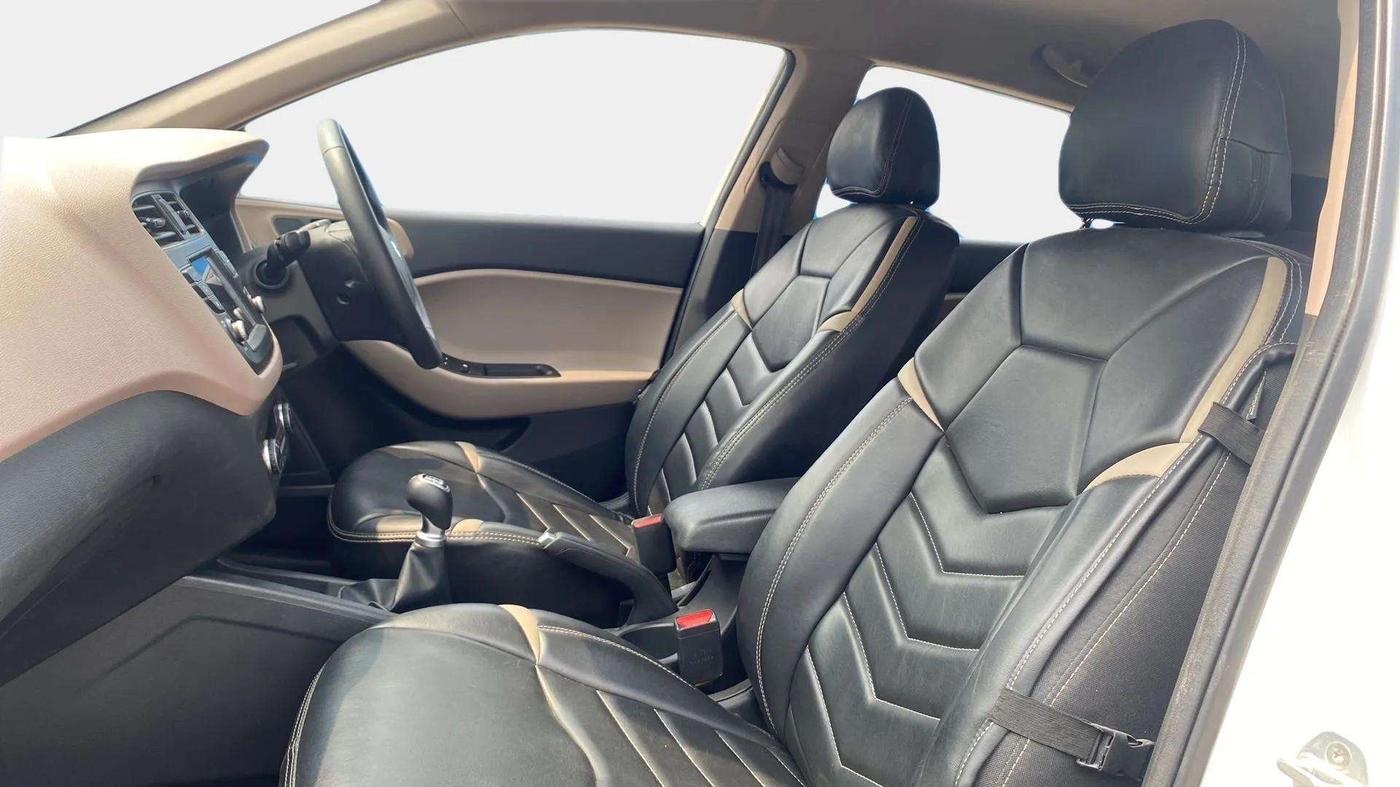 2020 Hyundai Elite i20 ASTA 1.2 (O), Petrol, Manual, 32,349 km, Right Side Front Door Cabin