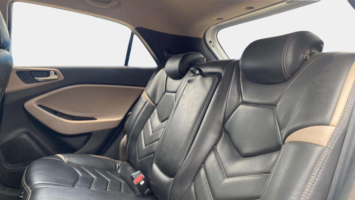 2020 Hyundai Elite i20 ASTA 1.2 (O), Petrol, Manual, 32,349 km, Right Side Rear Door Cabin