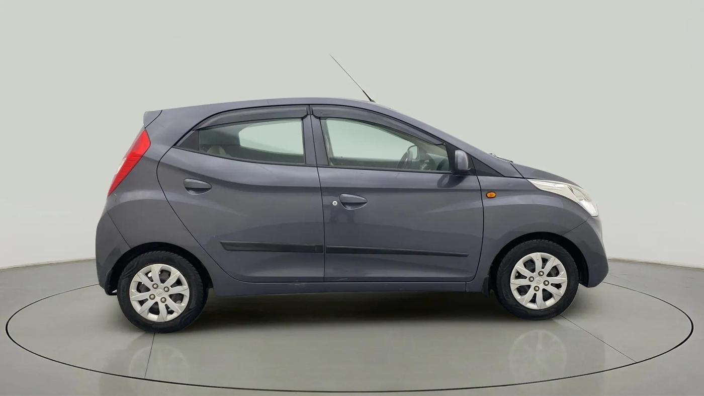 2016 Hyundai Eon SPORTZ, Petrol, Manual, 13,894 km, Right Side View