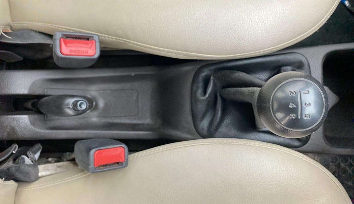 2016 Hyundai Eon SPORTZ, Petrol, Manual, 13,894 km, Gear Lever
