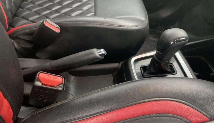 2018 Maruti Swift VXI AMT, Petrol, Automatic, 32,875 km, Gear Lever
