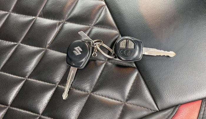 2018 Maruti Swift VXI AMT, Petrol, Automatic, 32,875 km, Key Close Up