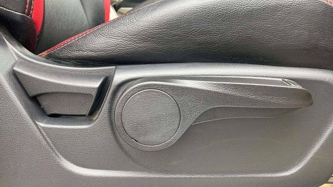 2023 Mahindra XUV300 W8 1.5 DIESEL, Diesel, Manual, 16,491 km, Driver Side Adjustment Panel