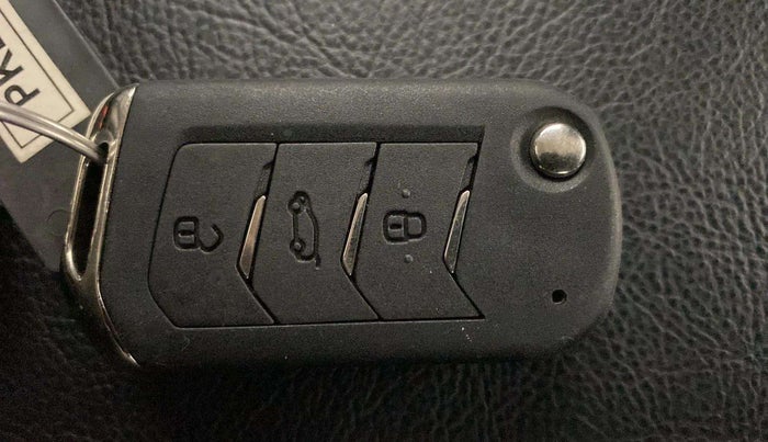 2023 Mahindra XUV300 W8 1.5 DIESEL, Diesel, Manual, 16,491 km, Key Close Up