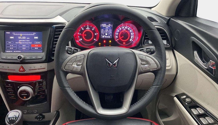 2023 Mahindra XUV300 W8 1.5 DIESEL, Diesel, Manual, 16,491 km, Steering Wheel Close Up