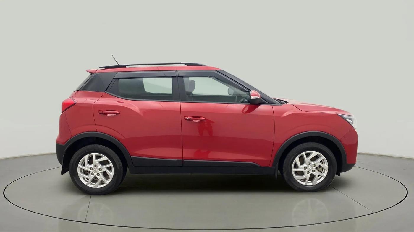 2023 Mahindra XUV300 W8 1.5 DIESEL, Diesel, Manual, 16,491 km, Right Side View