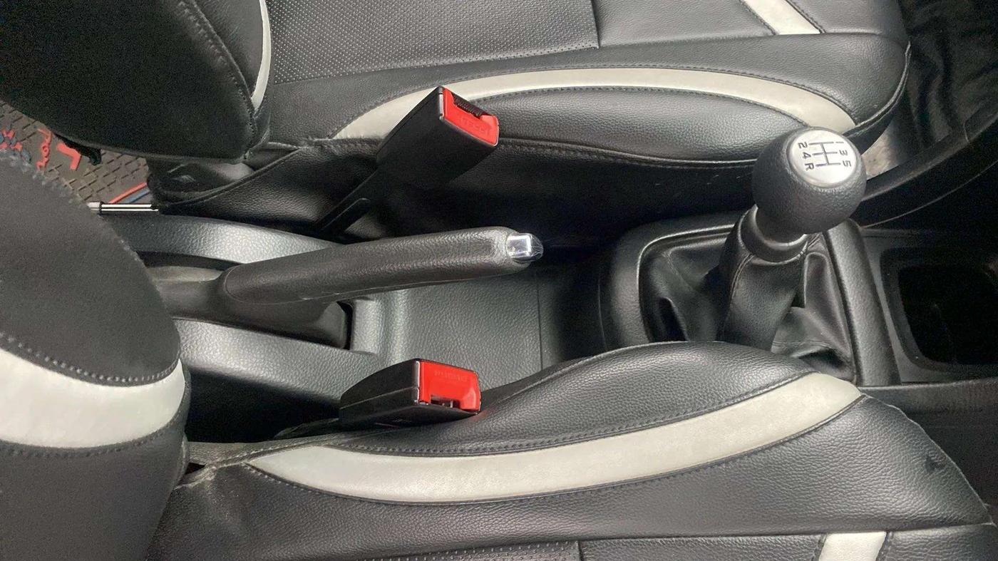 2014 Maruti Swift VXI, Petrol, Manual, 76,826 km, Gear Lever