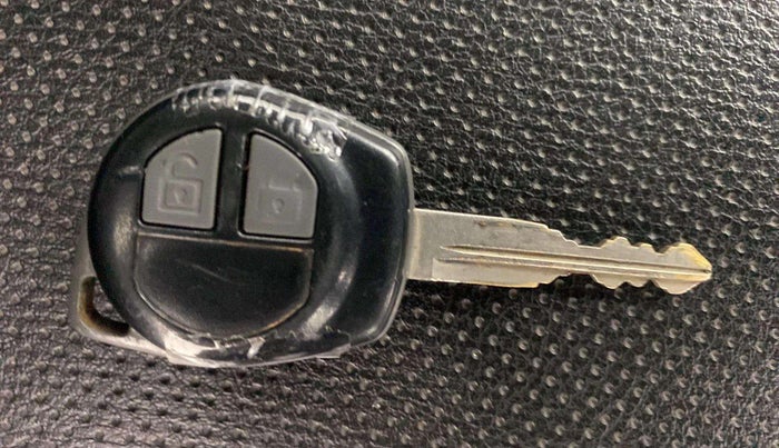 2014 Maruti Swift VXI, Petrol, Manual, 76,826 km, Key Close Up