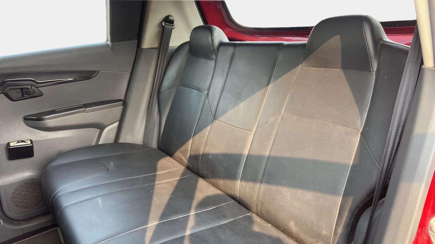 2018 Mahindra KUV 100 NXT K2 P 6 STR, Petrol, Manual, 38,846 km, Right Side Rear Door Cabin