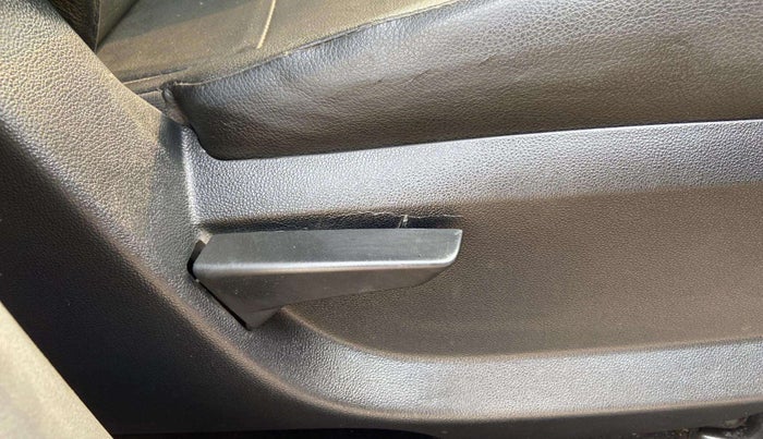 2018 Mahindra KUV 100 NXT K2 P 6 STR, Petrol, Manual, 38,846 km, Driver Side Adjustment Panel