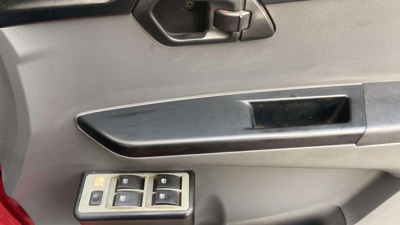 2018 Mahindra KUV 100 NXT K2 P 6 STR, Petrol, Manual, 38,846 km, Driver Side Door Panels Control