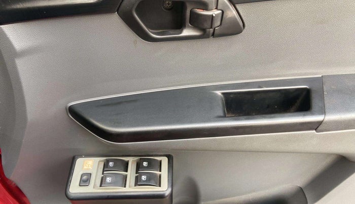 2018 Mahindra KUV 100 NXT K2 P 6 STR, Petrol, Manual, 38,846 km, Driver Side Door Panels Control