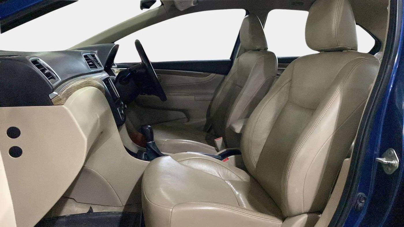 2018 Maruti Ciaz ALPHA  AT 1.5 SHVS PETROL, Petrol, Automatic, 94,371 km, Right Side Front Door Cabin