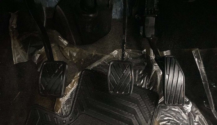 2019 Maruti XL6 ALPHA MT, Petrol, Manual, 27,807 km, Pedals