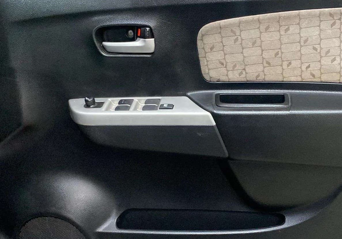 2014 Maruti Wagon R 1.0 VXI, Petrol, Manual, 49,862 km, Driver Side Door Panels Control