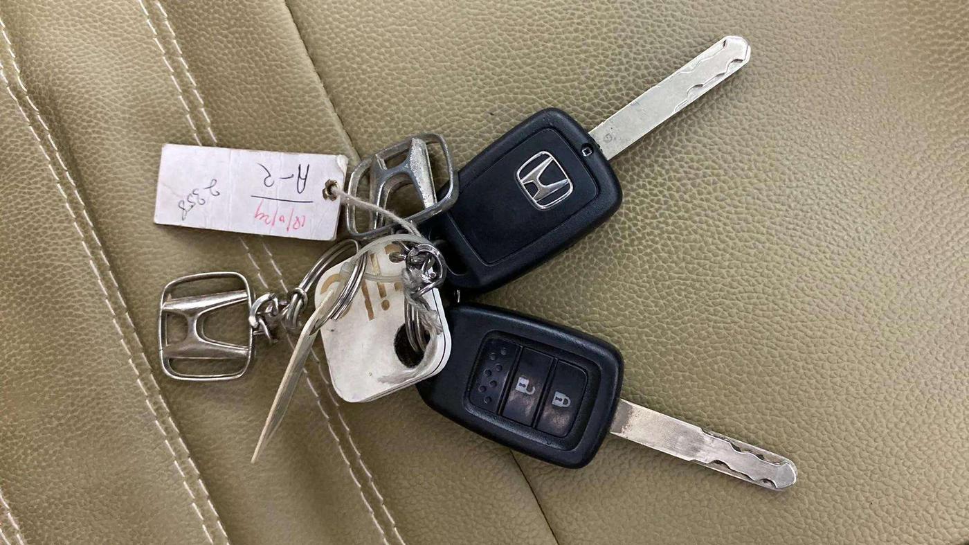 2015 Honda City 1.5L I-VTEC V MT, Petrol, Manual, 34,105 km, Key Close Up