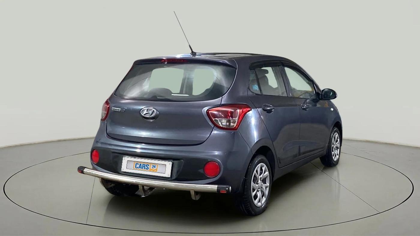 2018 Hyundai Grand i10 MAGNA 1.2 KAPPA VTVT, Petrol, Manual, 8,819 km, Right Back Diagonal