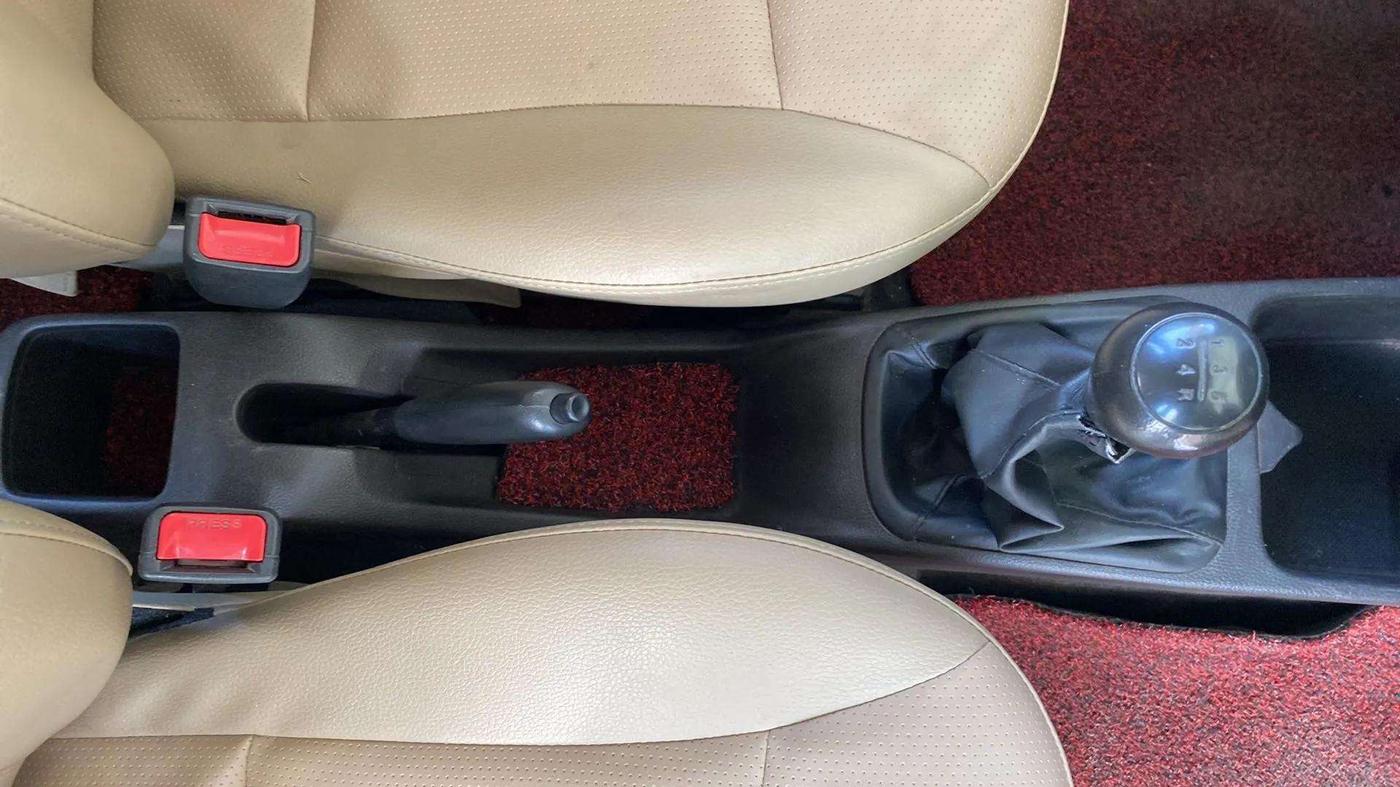 2017 Hyundai Eon ERA +, Petrol, Manual, 54,537 km, Gear Lever
