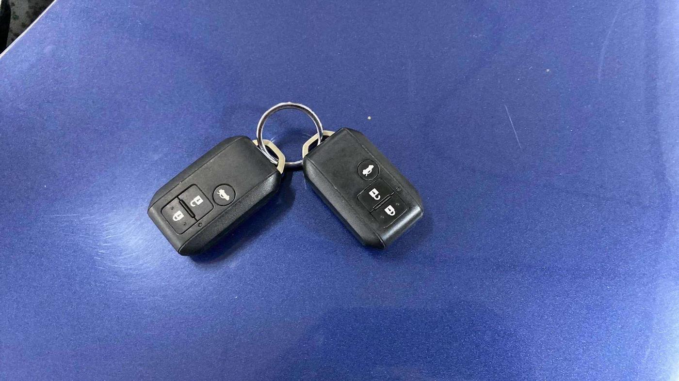 2018 Maruti Dzire ZXI, Petrol, Manual, 13,837 km, Key Close Up